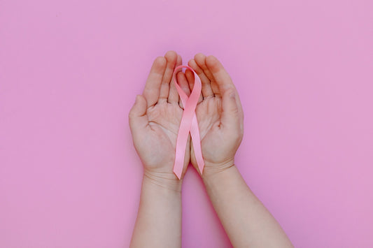 Tus manos también saben: un ritual de cuidado corporal para Octubre Rosa